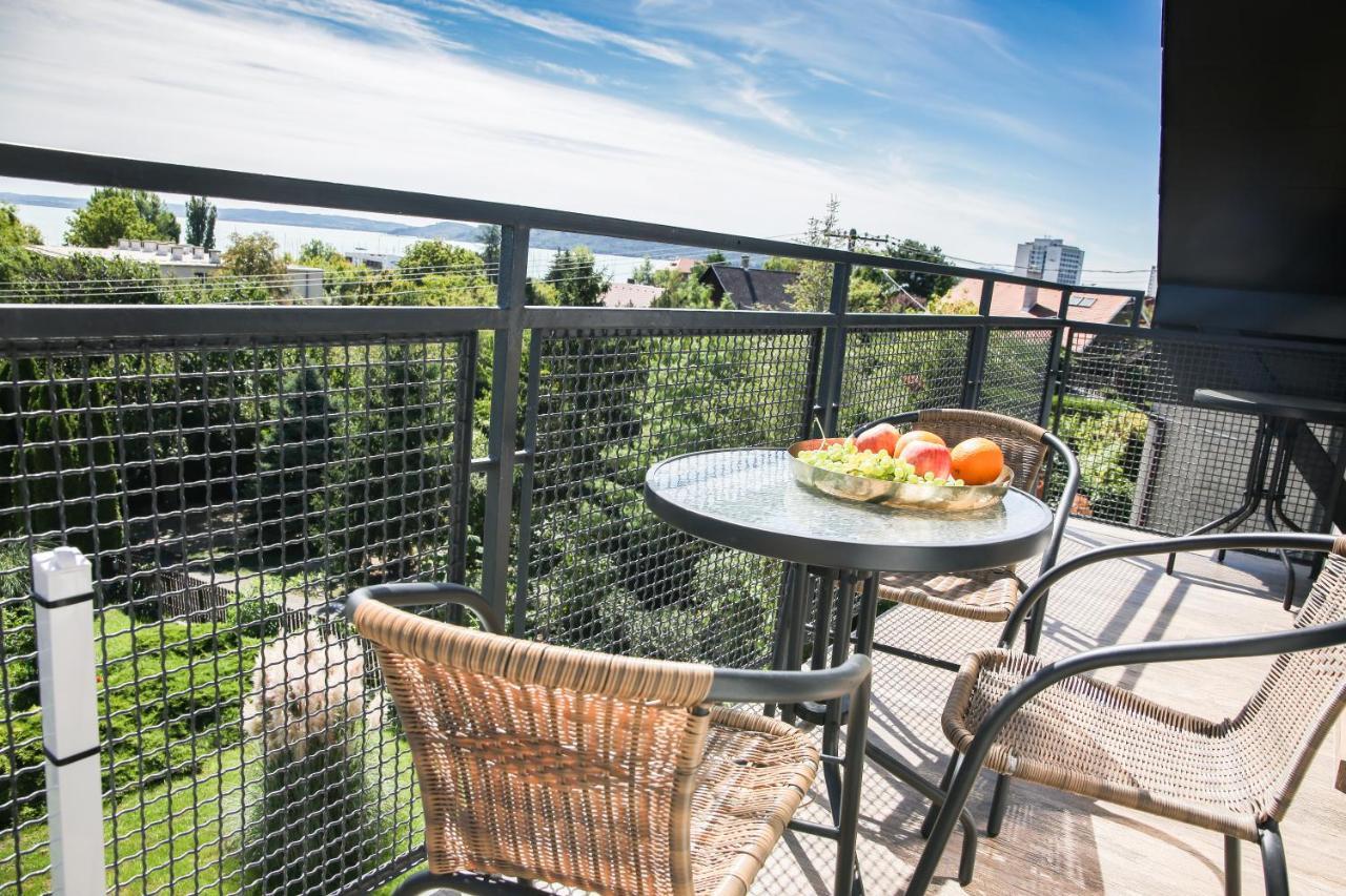 Balkon Apartmanhaz Panzio 巴拉顿菲赖德 外观 照片