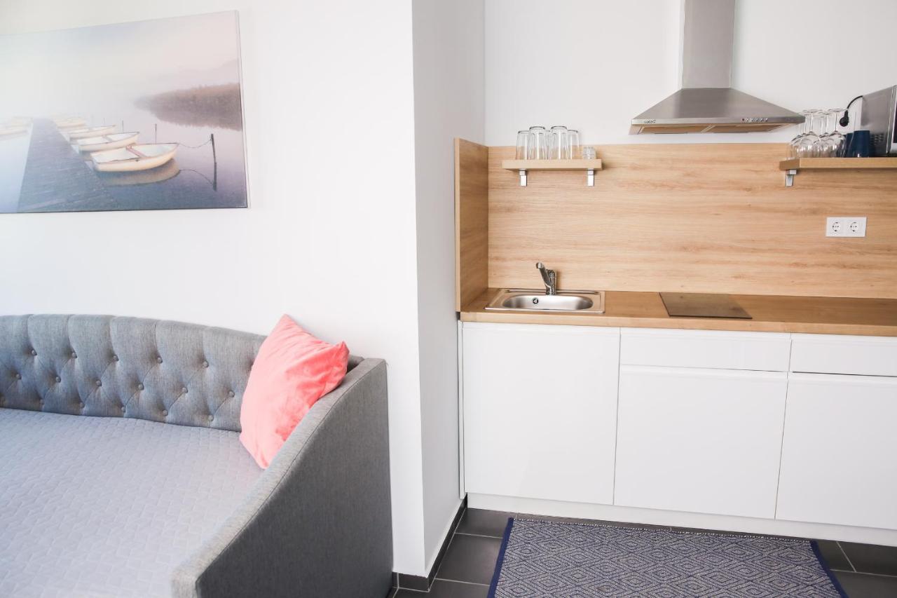Balkon Apartmanhaz Panzio 巴拉顿菲赖德 外观 照片