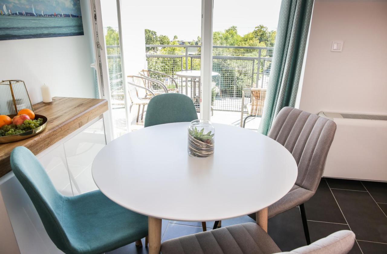Balkon Apartmanhaz Panzio 巴拉顿菲赖德 外观 照片