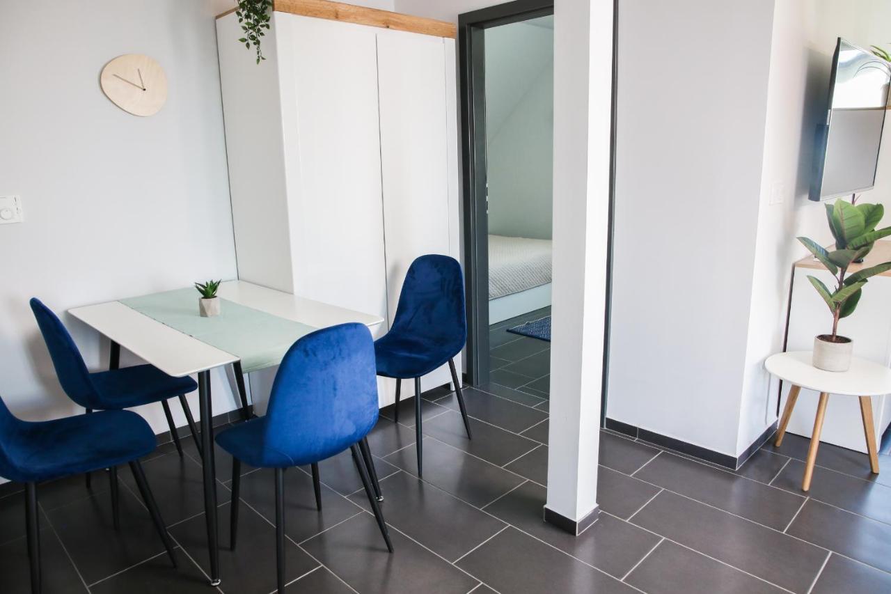 Balkon Apartmanhaz Panzio 巴拉顿菲赖德 外观 照片