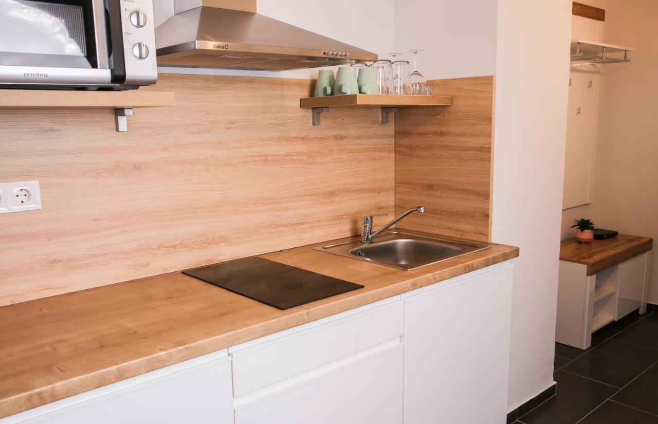 Balkon Apartmanhaz Panzio 巴拉顿菲赖德 外观 照片