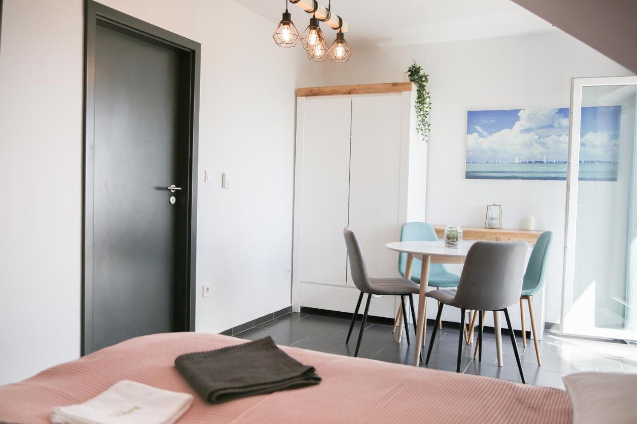 Balkon Apartmanhaz Panzio 巴拉顿菲赖德 外观 照片