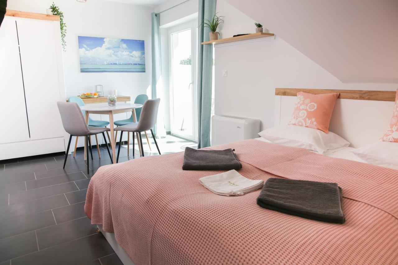 Balkon Apartmanhaz Panzio 巴拉顿菲赖德 外观 照片