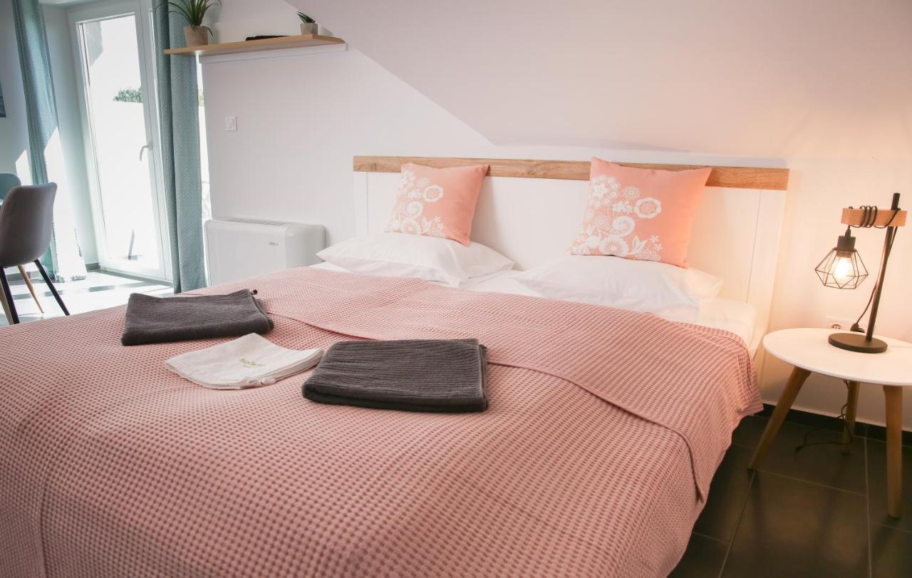 Balkon Apartmanhaz Panzio 巴拉顿菲赖德 外观 照片