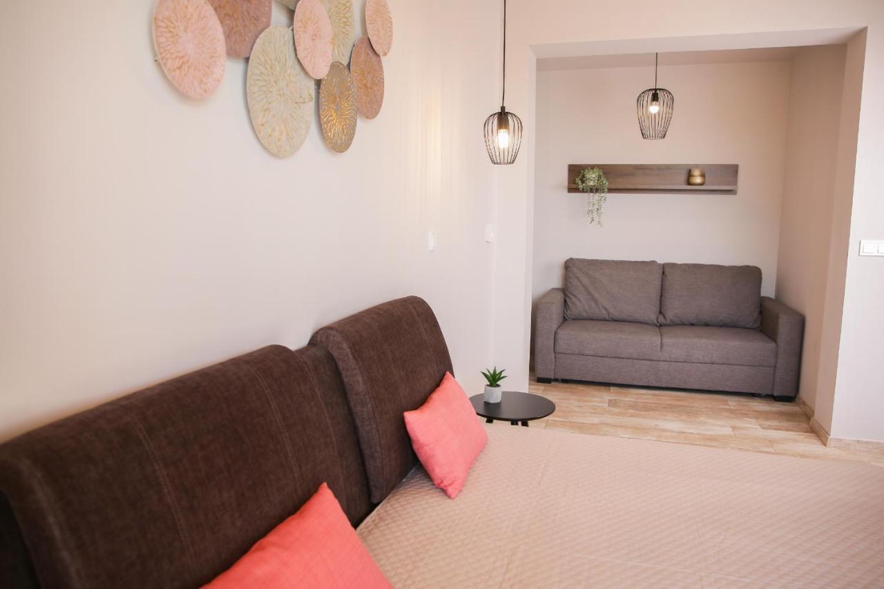 Balkon Apartmanhaz Panzio 巴拉顿菲赖德 外观 照片