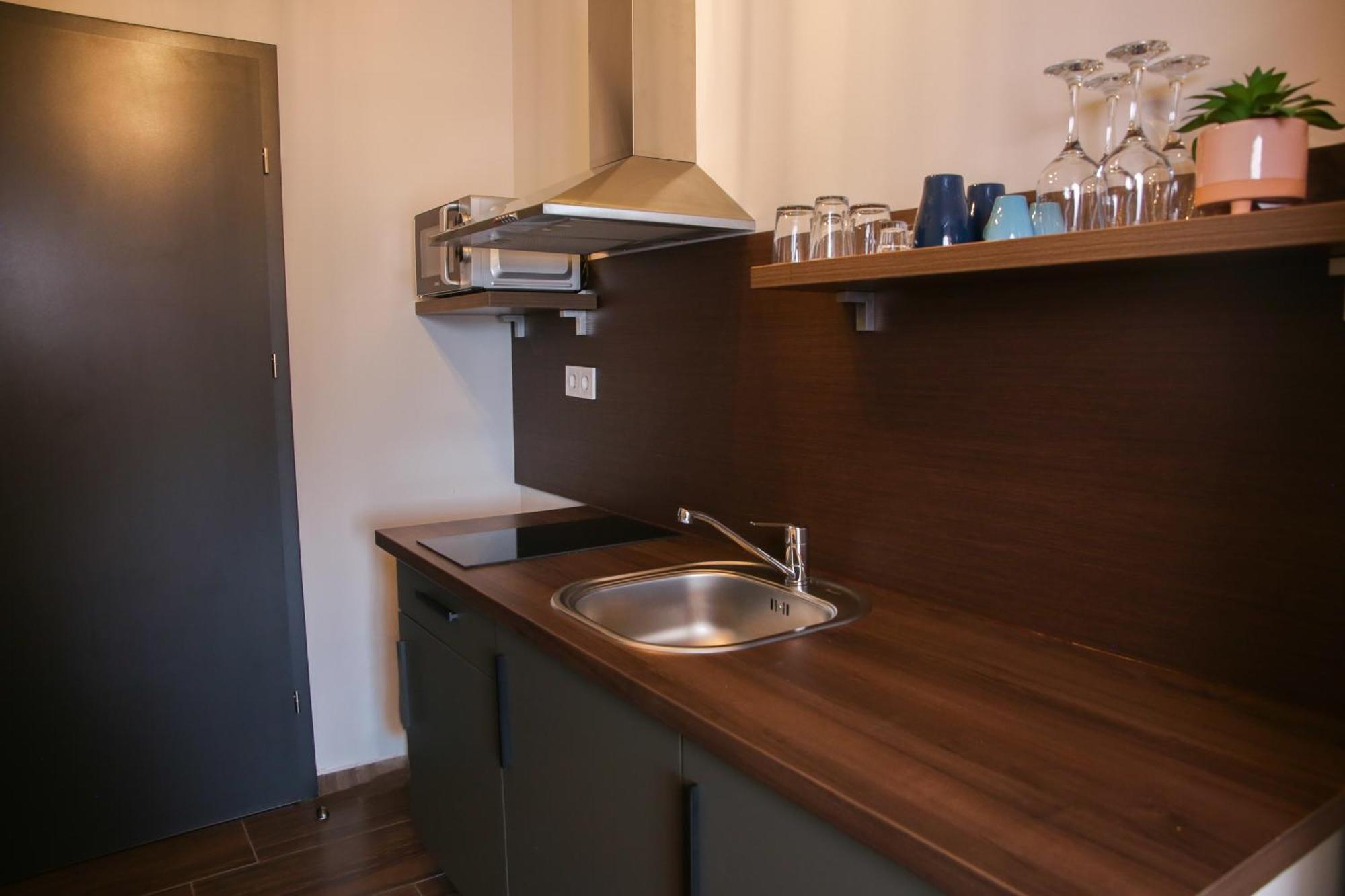Balkon Apartmanhaz Panzio 巴拉顿菲赖德 外观 照片