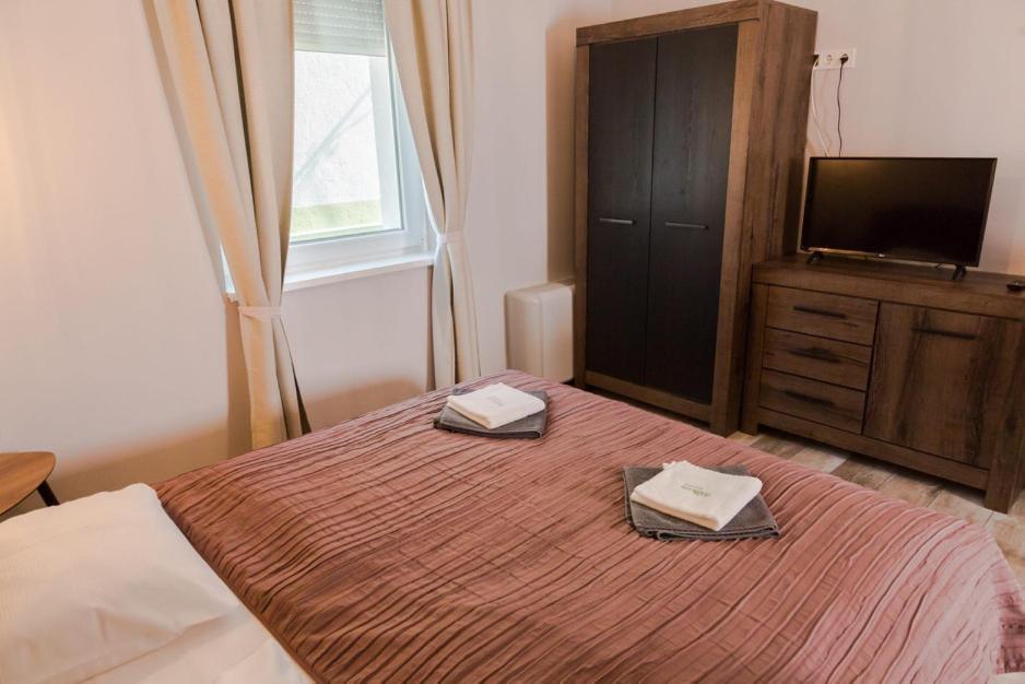 Balkon Apartmanhaz Panzio 巴拉顿菲赖德 外观 照片