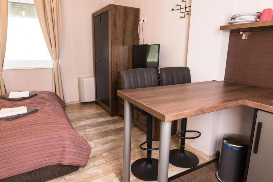 Balkon Apartmanhaz Panzio 巴拉顿菲赖德 外观 照片
