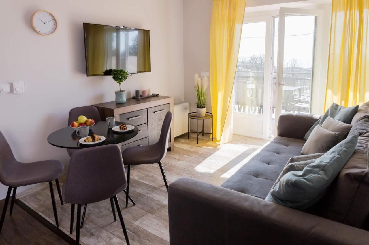 Balkon Apartmanhaz Panzio 巴拉顿菲赖德 外观 照片