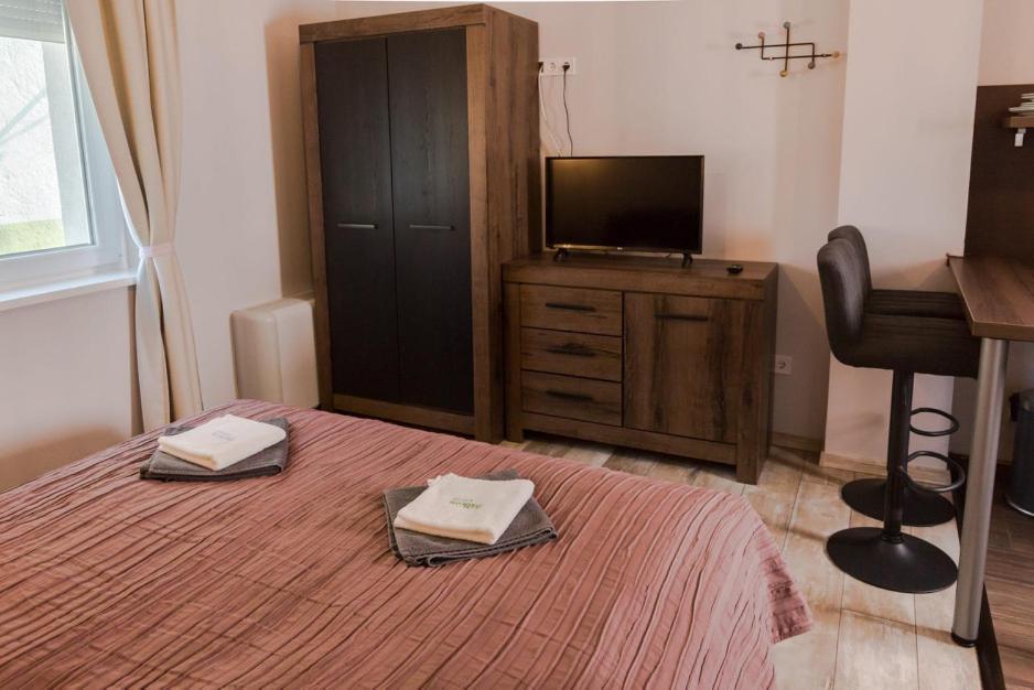 Balkon Apartmanhaz Panzio 巴拉顿菲赖德 外观 照片