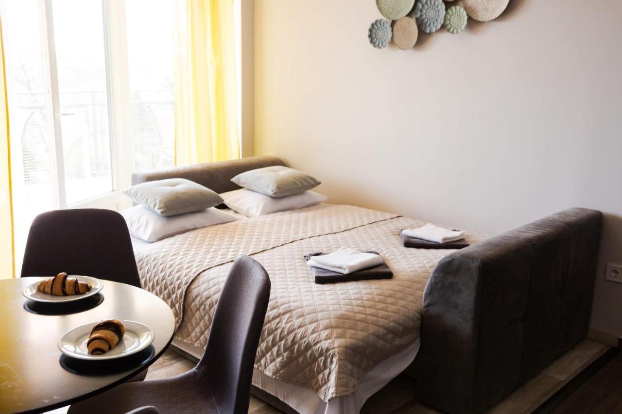 Balkon Apartmanhaz Panzio 巴拉顿菲赖德 外观 照片