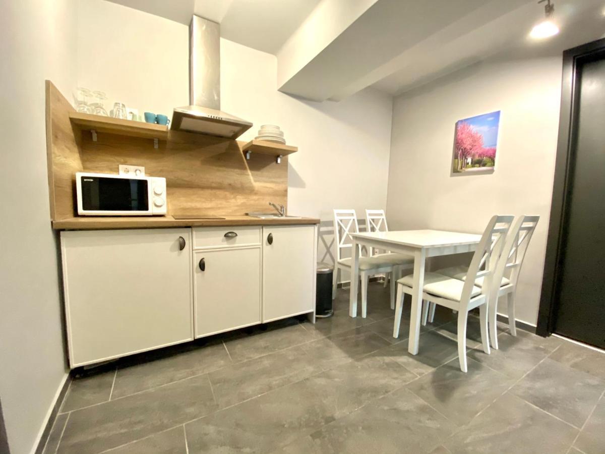 Balkon Apartmanhaz Panzio 巴拉顿菲赖德 外观 照片