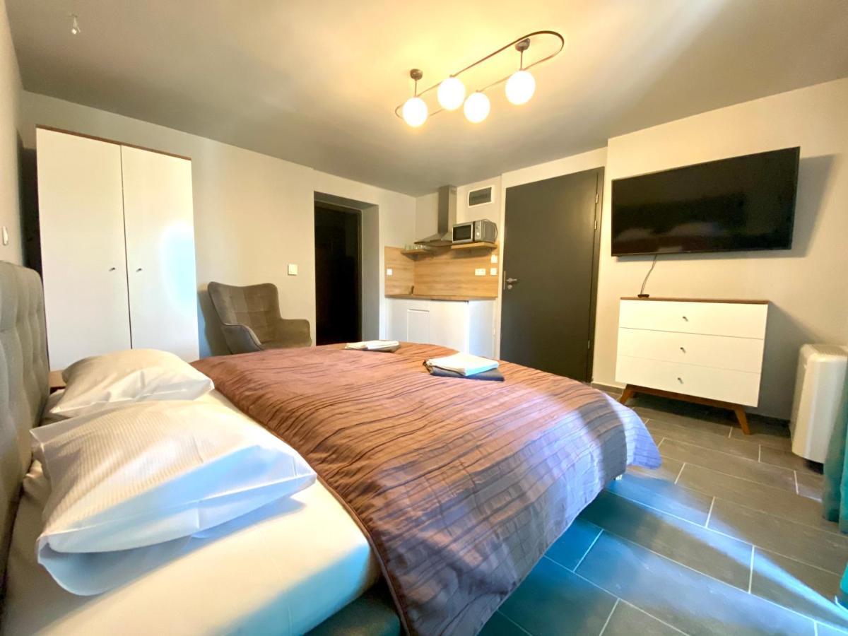Balkon Apartmanhaz Panzio 巴拉顿菲赖德 外观 照片
