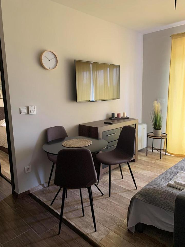 Balkon Apartmanhaz Panzio 巴拉顿菲赖德 外观 照片